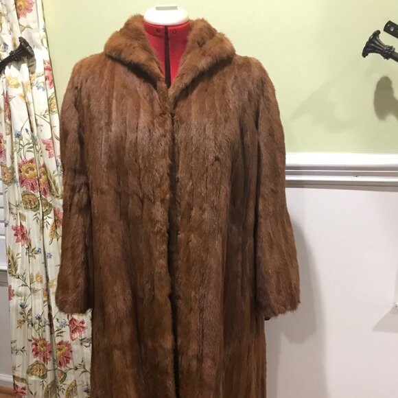 Vintage mink fur coat (size M, reddish brown), Goldstein's Birmingham, AL - Picture 3 of 11